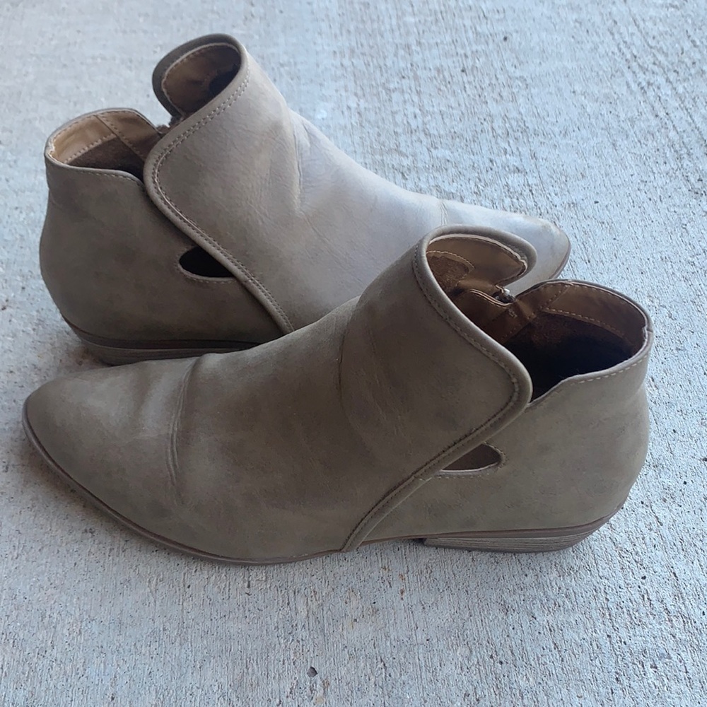 Size 10 Natural Soul booties